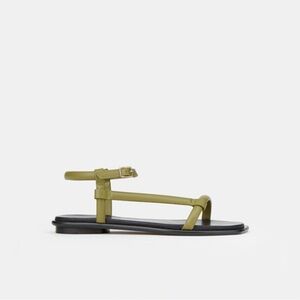 Lafayette 148 Soft Calfskin Leather
City Sandal in Chive size 37.5